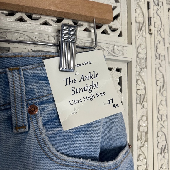 NWT Abercrombie & Fitch The Ankle Straight Ultra High Rise Light Wash Jeans 27 - Picture 6 of 6